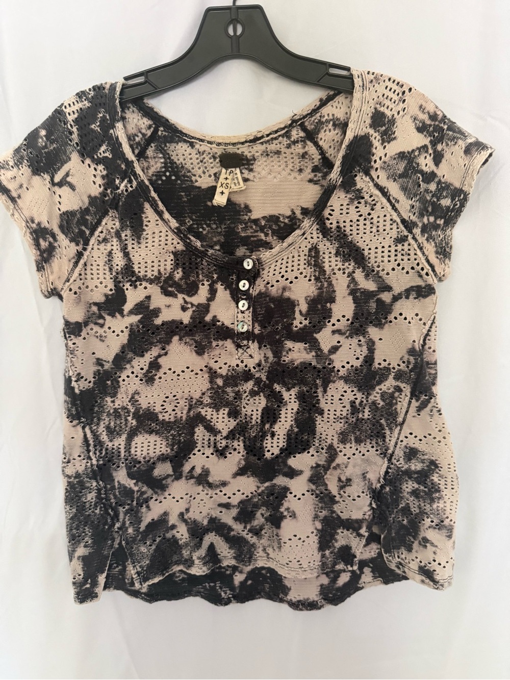 Free People We the Free Beige and Black Short Sleeve Henley Top - Picture 1 of 3